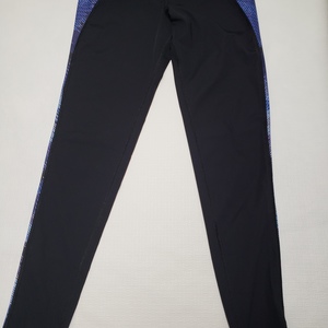 Three Quarter Yoga  Pants  is being swapped online for free