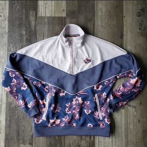 Small Nike pullover  is being swapped online for free