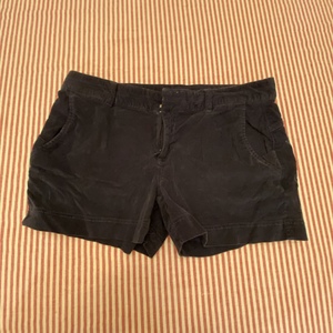 Dark navy shorts by Athleta is being swapped online for free