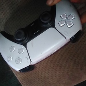 Dual 5 sense controller is being swapped online for free