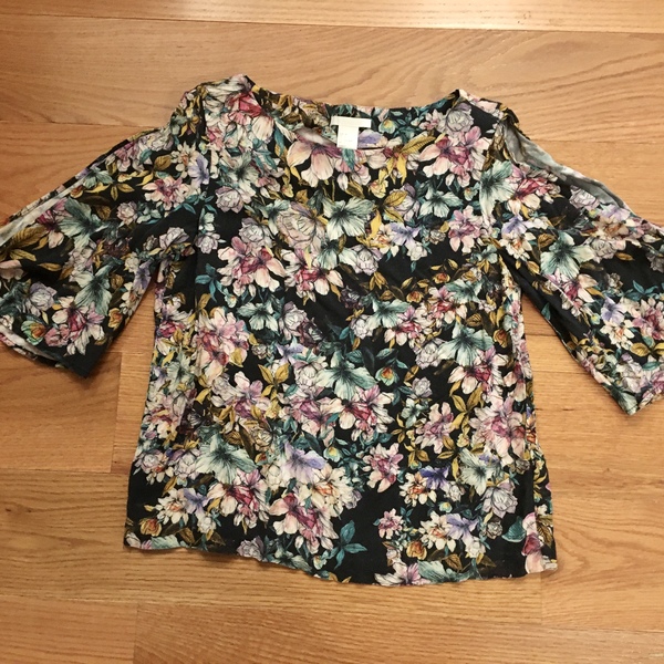 Floral bell sleeve top  is being swapped online for free