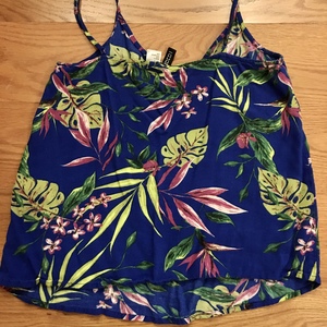 Tropical Print Summer Tanktop is being swapped online for free