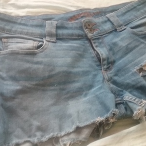 Short pants  is being swapped online for free