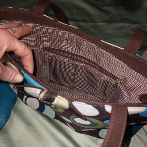 4 purses  is being swapped online for free