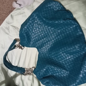 4 purses  is being swapped online for free