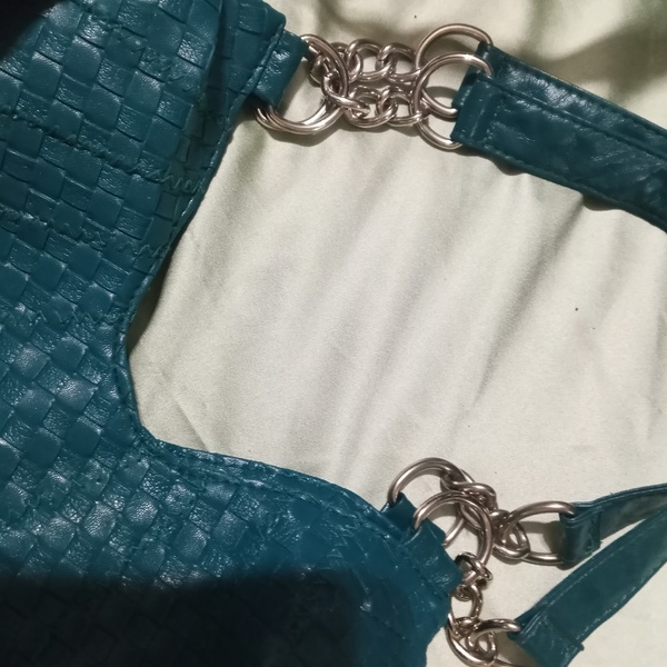 4 purses  is being swapped online for free
