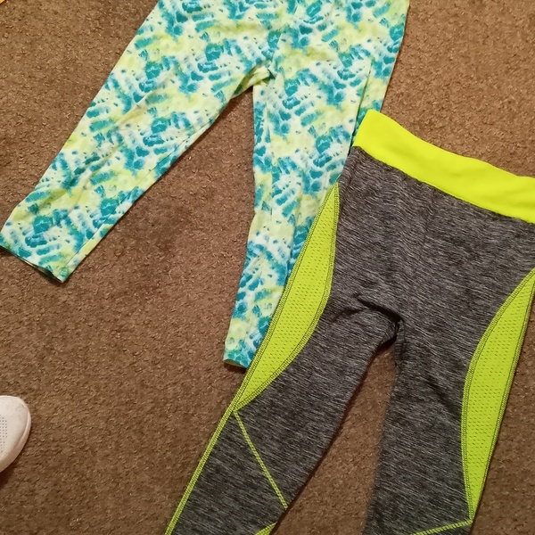 Two pair of leggings is being swapped online for free