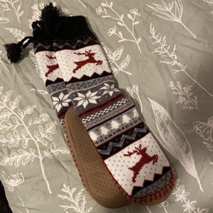 Fuzzy winter slipper socks is being swapped online for free