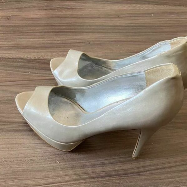 Silver Peep Toe Heels is being swapped online for free