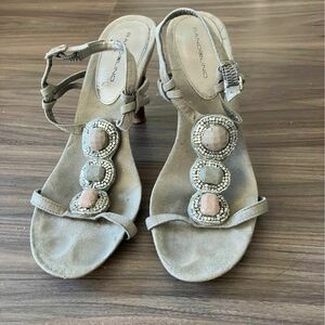 Strappy Heels is being swapped online for free