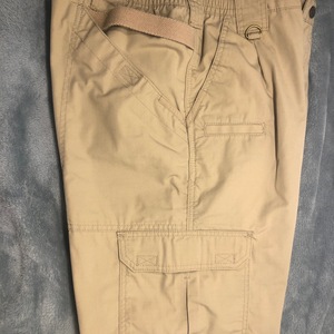 2 pairs of Khaki 511 pants size 34 /32 for size 36/30 or 32 is being swapped online for free