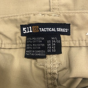 2 pairs of Khaki 511 pants size 34 /32 for size 36/30 or 32 is being swapped online for free