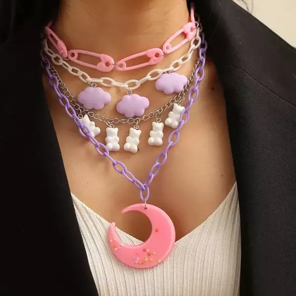 Kawaii fairy-kei necklace set is being swapped online for free