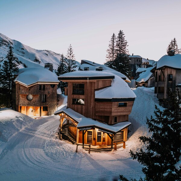 Annapurna Circuit Trek 10 days  is being swapped online for free