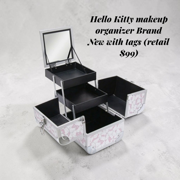 Hello kitty Organizer  is being swapped online for free