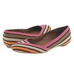 Julie  is swapping clothes online from flushing, ny