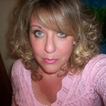 Laura  is swapping clothes online from Connecticut