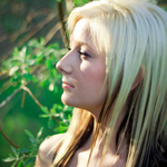 Sarah  is swapping clothes online from Bismarck, ND