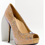 Tonia M is swapping clothes online from 