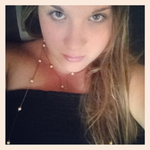 Alyssa  is swapping clothes online from 