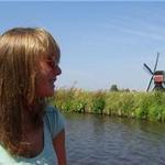 Leda!  is swapping clothes online from Belgium, 