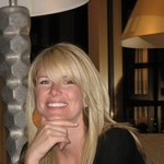 Mailee C is swapping clothes online from Denver, CO