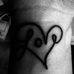 AlleyLeigh824 is swapping clothes online from Groton, Connecticut