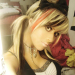 Sarasobo is swapping clothes online from Romeo, Mi