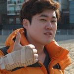 yusunglee is swapping clothes online from 