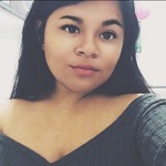 itsariaa_ is swapping clothes online from 