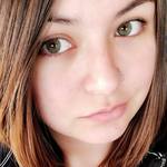 pariscaitlyn is swapping clothes online from 