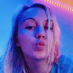 kinseyflickinger is swapping clothes online from 