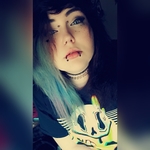 yeemo is swapping clothes online from 