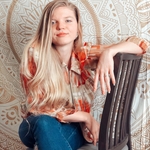 anyaamorim is swapping clothes online from WORCESTER, MA