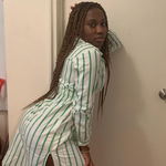 seadse is swapping clothes online from BRONX, NY