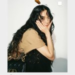 ttanyi is swapping clothes online from 