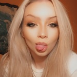 alex_marie is swapping clothes online from 