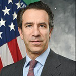  Justin Muzinich is swapping clothes online from Washington, D.C., D.C.