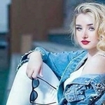 noor is swapping clothes online from 