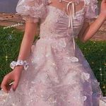 monalysa is swapping clothes online from 