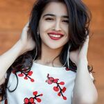 mumbaiescortss is swapping clothes online from 