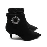 sunstoneshoes23 is swapping clothes online from 