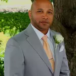 Lamar Van Dusen is swapping clothes online from 