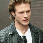 harryjones3596 is swapping clothes online from 