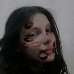 Evelyn Vitória is swapping clothes online from 