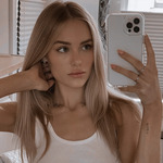 safetotosite1 is swapping clothes online from 