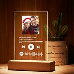 Custom Photo Wallets is swapping clothes online from 