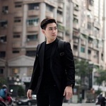 Vương Đình Bảo Nga is swapping clothes online from 