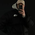 mateoleo is swapping clothes online from 