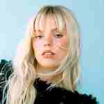 reneerappmerch is swapping clothes online from 